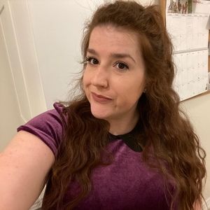 Meet your Posher, Caitlin